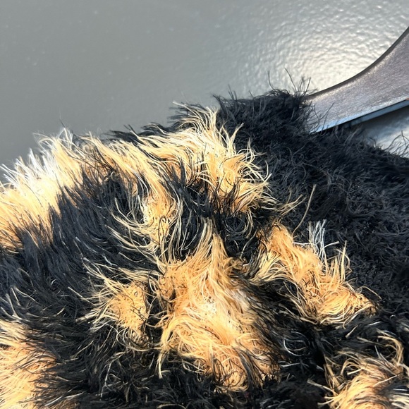 Nasty Gal S EUC furry fuzzy ultra crop Black and Tan Women's Sweater - Picture 3 of 12